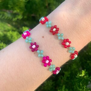 Lovingly handmade flower bracelet with adjustable clasp in red or pink | Flower bracelet in pastels and gold