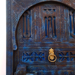 Breathtaking Moroccan Door, Old Artwork Berber CARVED Door, HANDMADE Amazigh Symbols Door, Hand Engraved Door, Blue Vintage BARN Door zdjęcie 3