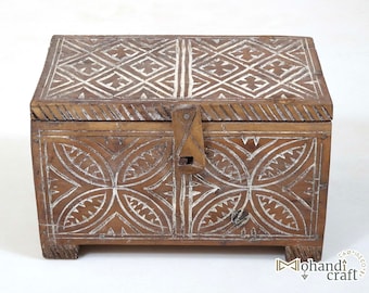 RUSTIC STORAGE CHEST, Moroccan Handicraft Trunk, Unique Craved Wooden Chest, Antique Furniture Piece, Berber Design To Rich Your Home Decor.