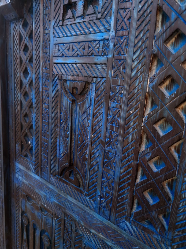 Breathtaking Moroccan Door, Old Artwork Berber CARVED Door, HANDMADE Amazigh Symbols Door, Hand Engraved Door, Blue Vintage BARN Door zdjęcie 7