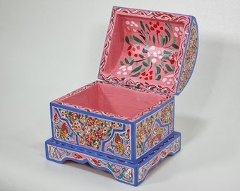 BEAUTIFUL HANDPAINTED Box with Unique Floral Details, Cute Handmade Piece of Art, Majorelle-Blue Jewlery Box, Cute Unique Gift, Moroccan Box