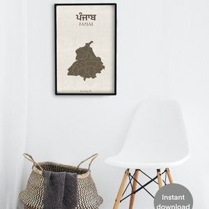 K&ouml;nnte beinhalten: Ein schwarzer gerahmter Druck einer Karte von Punjab, Indien. Die Karte ist in Braun gehalten und zeigt die verschiedenen Bezirke des Bundesstaates. Der Titel des Drucks lautet "Punjab" in Englisch und Punjabi.