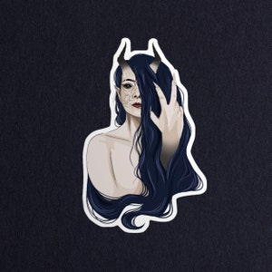 Sticker Autocollant Demon Girl - Cornes et Visage Craquelé