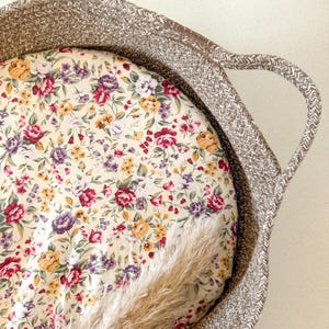 Sábanas de cuna hechas a mano / sábanas de cuna de tamaño personalizado / sábana de cuna floral multicolor / ropa de cama para niñas recién nacidas / funda de almohada floral