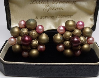 Boucles d’oreilles vintage Clip-On avec grappe de perles dorées, roses et rouges