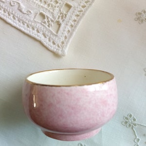 Royal Winton Grimwades MOTTLED PINK Miniature Sugar Bowl   Made of porcelain with a delicate pink color and gold trim,