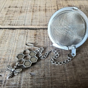 Silver Bee and Comb Tea Strainer - Stainless Steel - Loose Leaf Tea Accessories