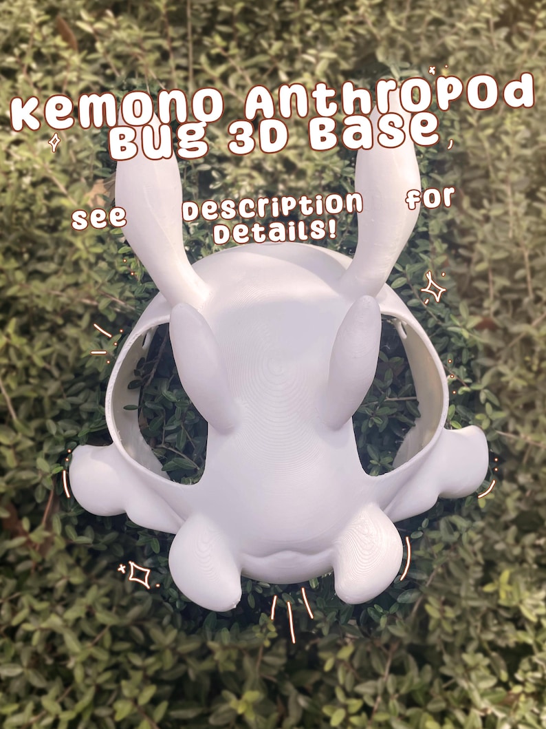 Puede incluir: Una m&aacute;scara blanca impresa en 3D con un dise&ntilde;o similar a un insecto, con dos antenas largas, dos antenas m&aacute;s cortas y protuberancias laterales redondeadas. El texto "kemono Anthropod BUG 3D Base" y "see description for details!" aparece sobre la m&aacute;scara.