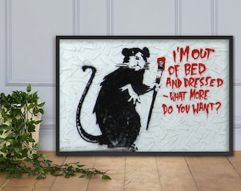 Banksy Rat Out of Bed and Dressed Dismaland- Street Art Graffiti Style Poster - Incorniciato o Non Incorniciato