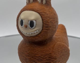 Figura de pato todoterreno monstruoso: decoración de pato aventurero impresa en 3D, accesorio original para el coche y regalo divertido para amantes de los patos. Hecho en EE. UU.