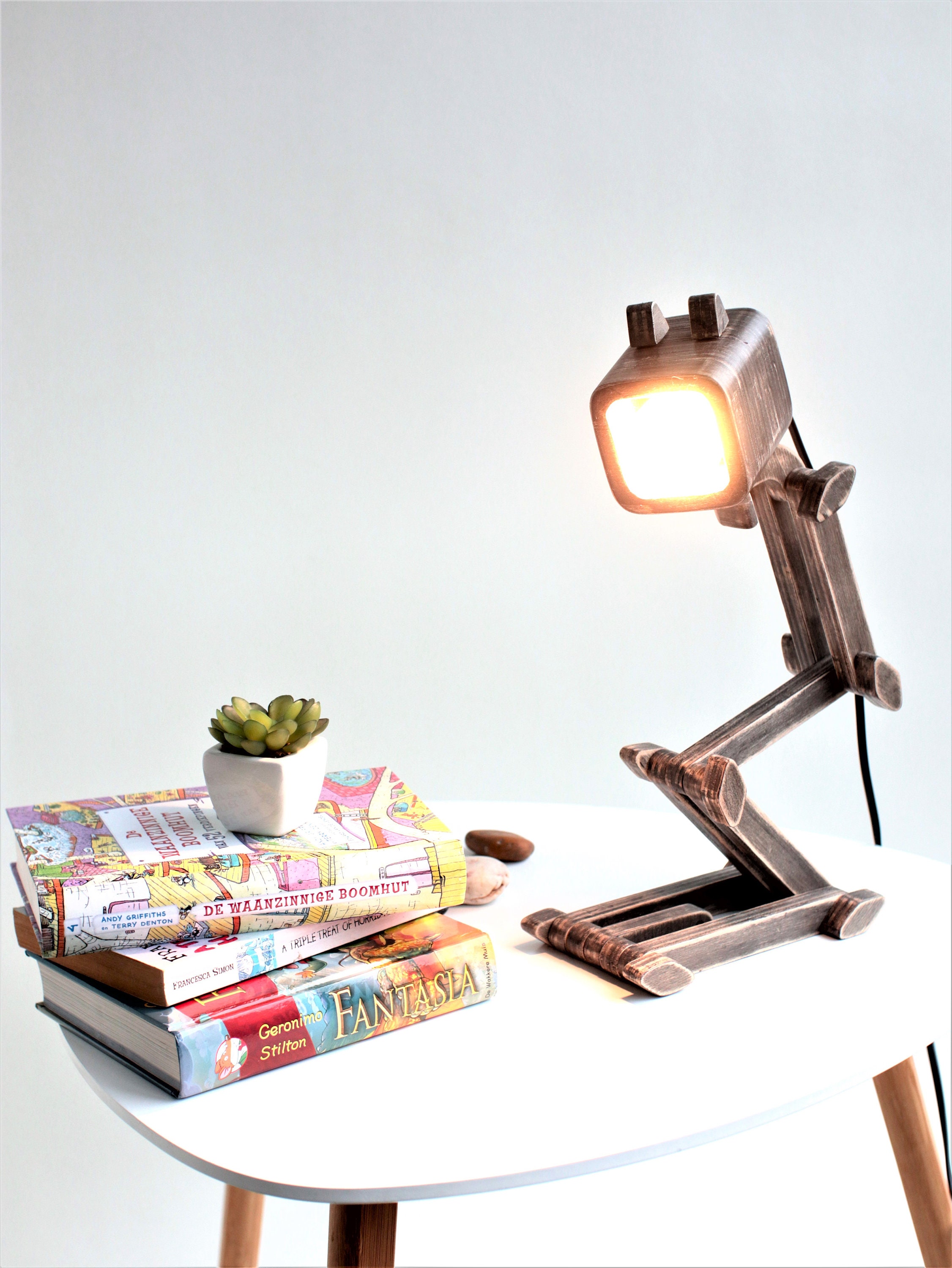 lampe de lecture en bois, lampe bureau décoration bois faite main, bureau, table, chevet, nuit, lumière pixar