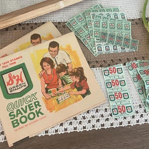 Stare książeczki S H Saver (2) Zielone znaczki o różnych nominałach. Stan używany.
