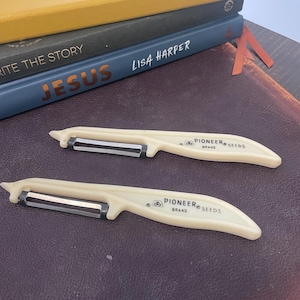 Vintage Pioneer Seeds Potato Peeler: 1940s-60s Advertising Collectible