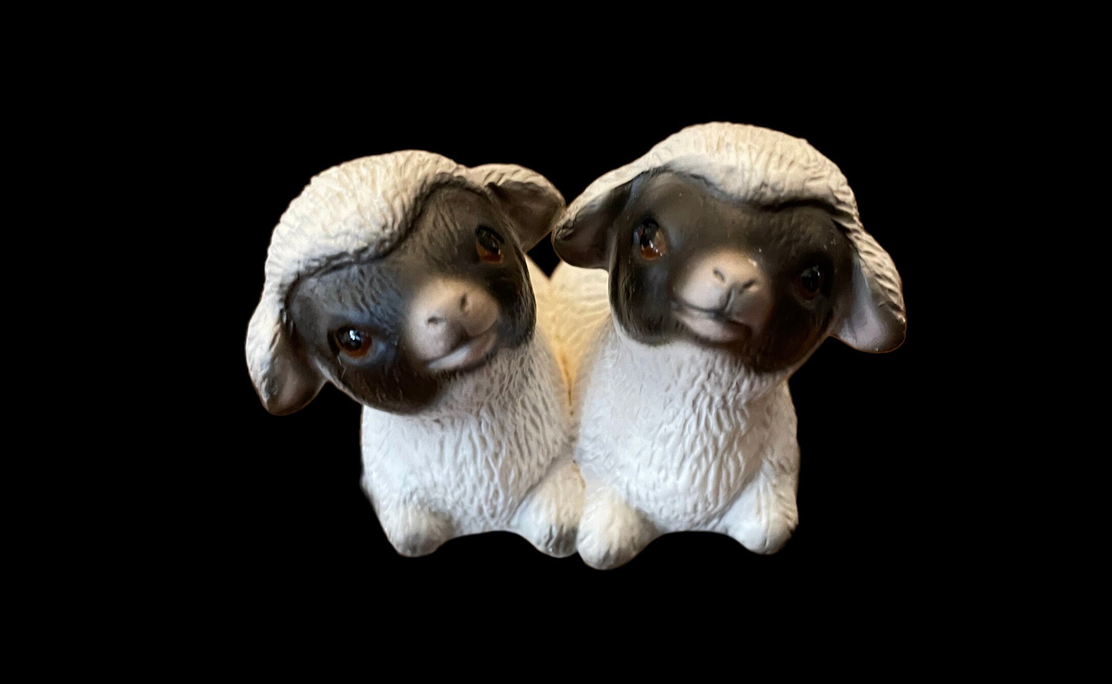Vintage Black-faced Sheep Pair Figurine, 2 Vintage Black-faced Sheep Pair Figurine, 2
