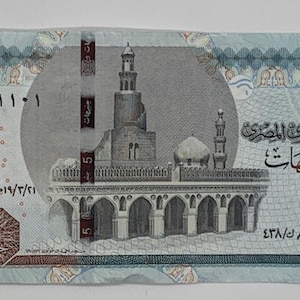 5 Egyptian Pound Authentic Uncirculated Bank Note.