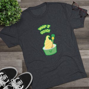 Whip es gut! Dole Whip-inspirierte Disney Leckerli T-Shirt | Retro Disney Snack T-Shirt | Unisex Disney Parks Shirt | Ananas Whip Shirt