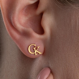 Pendientes de dos letras, pendientes con iniciales entrelazadas, pendientes con letras del alfabeto personalizadas, joyas con iniciales dobles y letras entrelazadas.