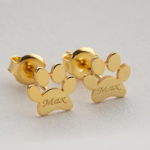 Sterling Silver Paw Print Earrings Engraved Paw Print Earrings Personalized Pet Name Earring Paw Print Stud Earrings Dainty Cat Mom Earrings