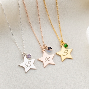 Colar de estrela gravada em prata com pedra de nascimento Colar inicial de estrela de ouro 14K Colar com pingente de pedra de nascimento minúsculo Colar com letras delicadas