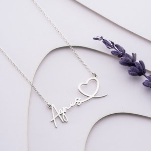 Colar de coração com nome Colar em forma de coração de ouro 14K Colar delicado com nome Colar com nome personalizado Pingente de coração Presente romântico para ela