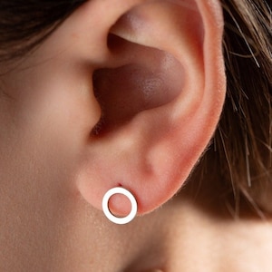 14K Gold Kreis Ohrringe Kleine Ohrstecker Offene Kreis Ohrstecker Silber Runde Ohrringe Minimalistische Creolen Zierliche Schmuck für jeden Tag