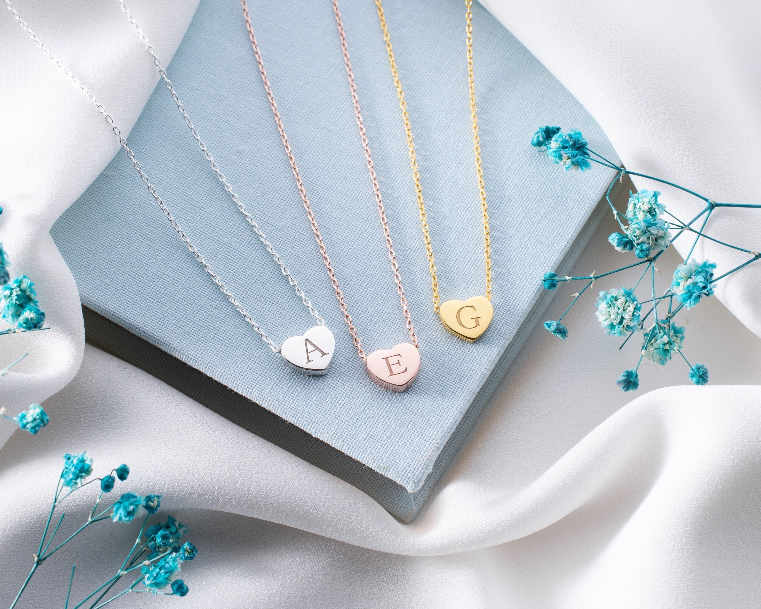 Personalized Engraved Heart Necklace Gold Initial Heart Necklace Love Symbol Silver Letter Necklace Heart Shaped Charm Alphabet Necklace