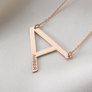 Colar personalizado com inicial grande, pingente de letra personalizado, joia com nome em prata esterlina, colar Alexis Rose, colar delicado com inicial lateral