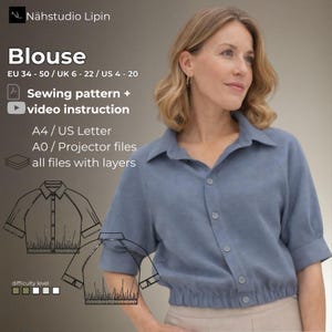 Könnte beinhalten: Eine Frau trägt eine hellblaue Bluse mit kurzen Ärmeln und Knopfleiste. Das Bild enthält das Wort "Blouse" und Größenangaben. Text weist auf ein Schnittmuster mit Videoanleitungen und Dateiformaten hin.