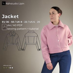 Könnte beinhalten: Ein Schnittmuster für eine rosa, kurze Jacke im PDF-Format A4/A0. Das Schnittmuster beinhaltet eine Anleitung und ist in den Größen EU 36-50, UK 8-22 und US 6-20 erhältlich.