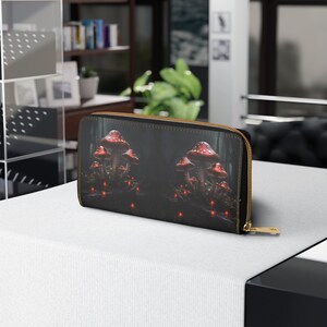 Cartera gótica para mujer, tarjetero, monedero, organizador de chequera, estilo oscuro, diseño de hongo, accesorio de cuero, amuleto medieval, temática natural.
