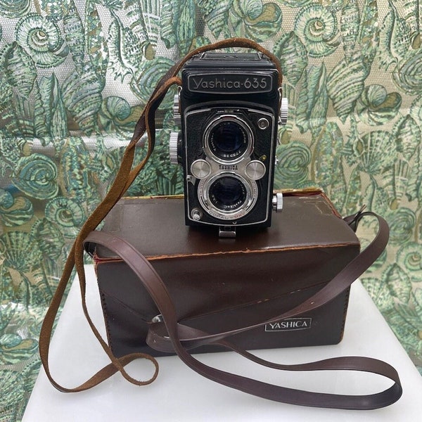 On hold until 4/29–Vintage Yashica D TLR Medium Format Camera, Vintage Photography, Vintage Cameras, 120 / 220 Roll Film, Case, Instructions
