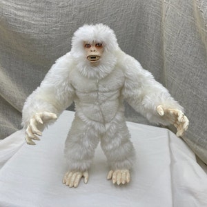 Vintage Hasbro Yeti G I Joe Arctic Action Explorer Series, White