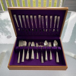Antique Oneida Nobility Caprice Silverplated Flatware Set, Art Nouveau, 72 Glossy Pcs., Wood Chest, 8+ 6 Pc. Place Settings & Serving Pcs.