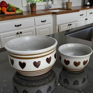 Vintage Set Pottery Bowls, Signed Stewart Tollefson, Hearts Design, Art Pottery, Vintage Collectible Pottery, Beige & Brown, Excellent Cond.