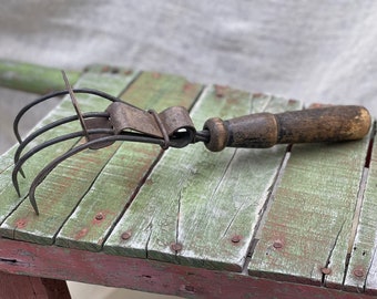 Antique Garden Hand Tool, Wood And Metal, Hand Claw Rake, Rusty Metal, Garden Art, Collectible Farm & Garden Tools, Cottagecore