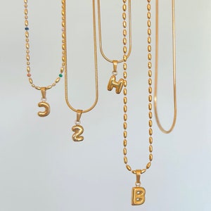 Collier initial délicat en or, petit collier initial imperméable, collier lettre personnalisé, collier lettre en or 18 carats, cadeau personnalisé pour elle