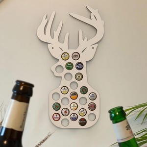 Hirsch Kronkorken Sammelkarte aus Holz – Handgefertigte Bierdeko für Bierliebhaber | Geschenkidee für Männer | Bierkarte mit 25 Steckplätzen