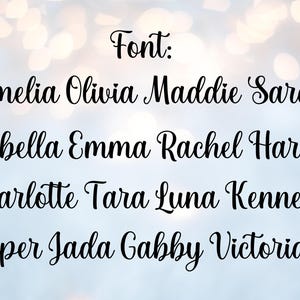 Puede incluir: Una pantalla de texto negro titulada Font: que presenta una lista de nombres que incluye Amelia, Olivia, Maddie, Sarah, Isabella, Emma, Rachel, Harper, Charlotte, Tara, Luna, Kennedy, Piper, Jada, Gabby y Victoria en tipograf&iacute;a cursiva.