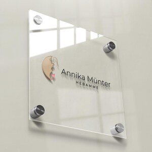 Personalisierbares Logo mit der Silhouette einer schwangeren Frau, ideal für Hebammen und Doulas.
