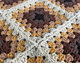 Manta ponderada de ganchillo de algodón rey marrón claro Abuela cuadrada crochet tierra marrón afgano hecho a mano crochet otoño manta de invierno para la venta