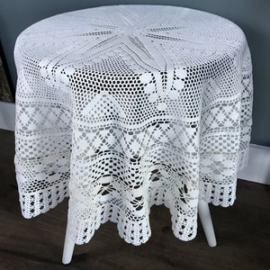 Crochet vintage tablecloth crocheted lace tablecloth vintage crochet tablecloth crocheted round table decor Victorian runner table cloth