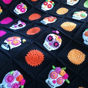 Mexican King size sugar skull granny square crochet blanket day of the dead colorful skull crochet blanket rainbow amigurumi skull applique