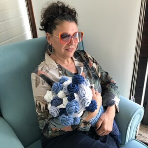 Crochet Flower bouquet round rose blanket/ blue rose round blanket throw/ crochet blanket bouquet