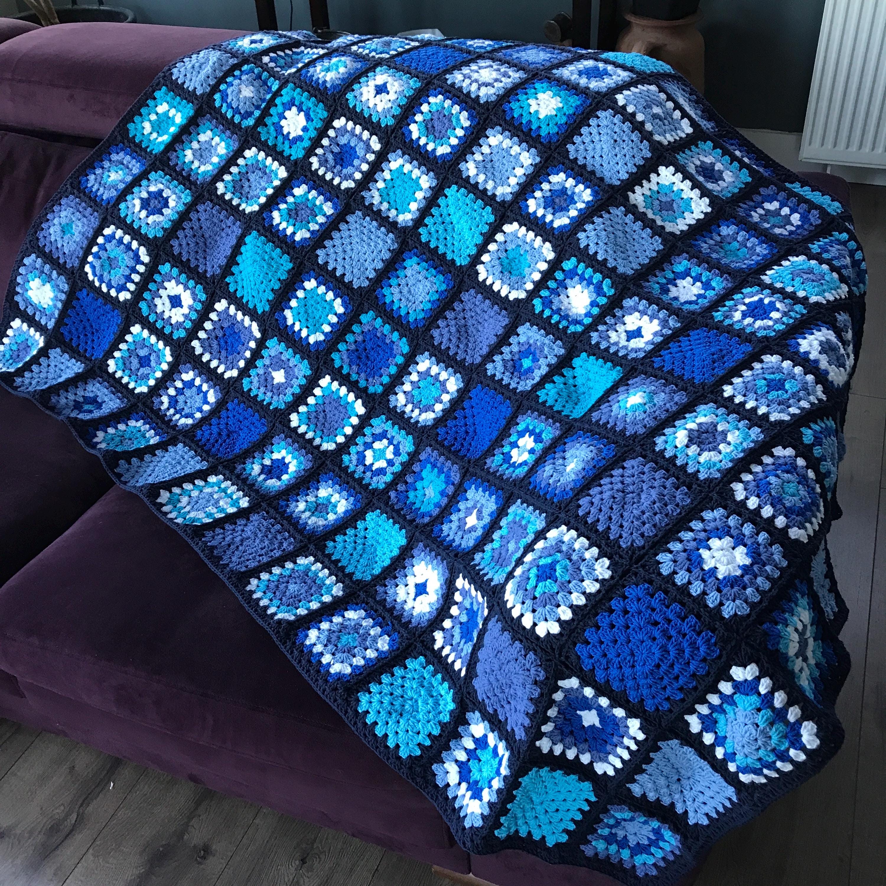 ハンドメイドかぎ針編みグランマスクエアブランケット：オールブルー