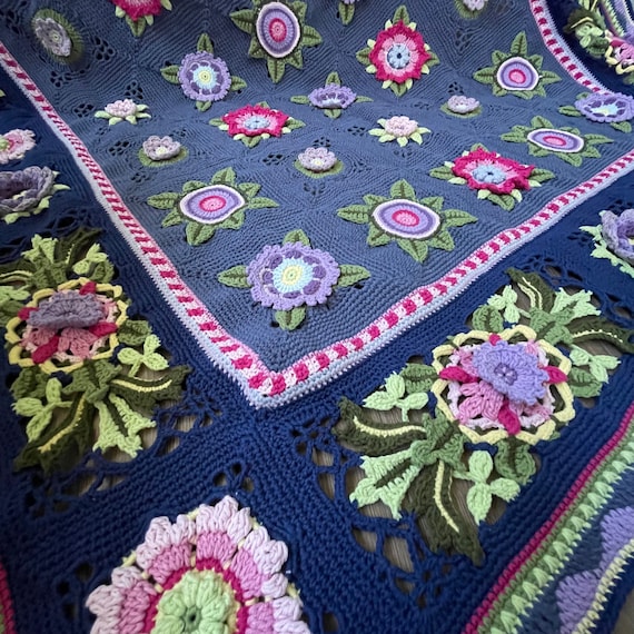 Janie Crow Crochet Blanket: 3D Floral Granny Square Afghan Crochet