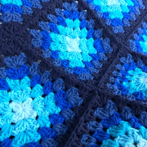 Manta ponderada de crochet de algodón azul carámbano King, manta de crochet cuadrada de abuela, azul brillante, afgana, hecha a mano, a la venta, azul claro
