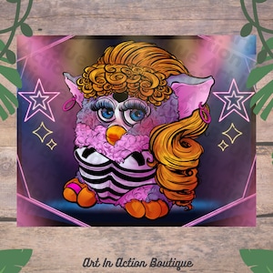 Tueur, drôle, impression, fan art, art, idiot, fête, club, meme, hilarant, cadeau, carte, cool, jouet, ringard, pop culture, furby/Drag/Barbie Inspired