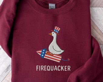 Gestickte Lustige Gans 4. von Juli Sweatshirt: Vaterländischer Rundhalsausschnitt