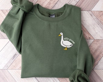 Sudadera de cuello redondo con bordado de Silly Goose: Camisa divertida de Goose