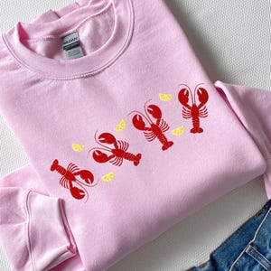 Sudadera con langosta bordada: cuello redondo náutico Coquette